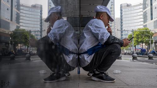 symmetric person