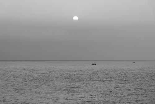海上日出